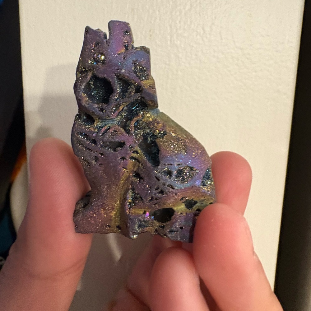 Druzy Titanium crystal wolf carving